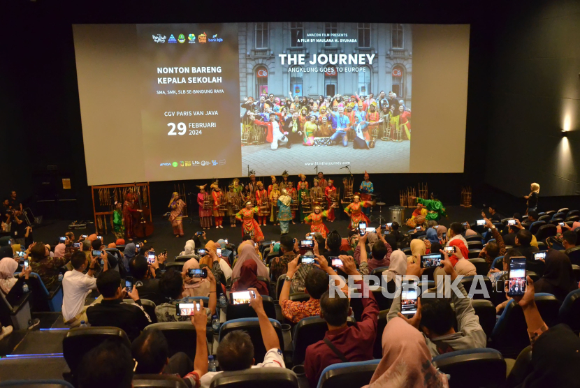 Penampilan Angklung di Penayangan Film The Journey: Angklung Goes to Europe