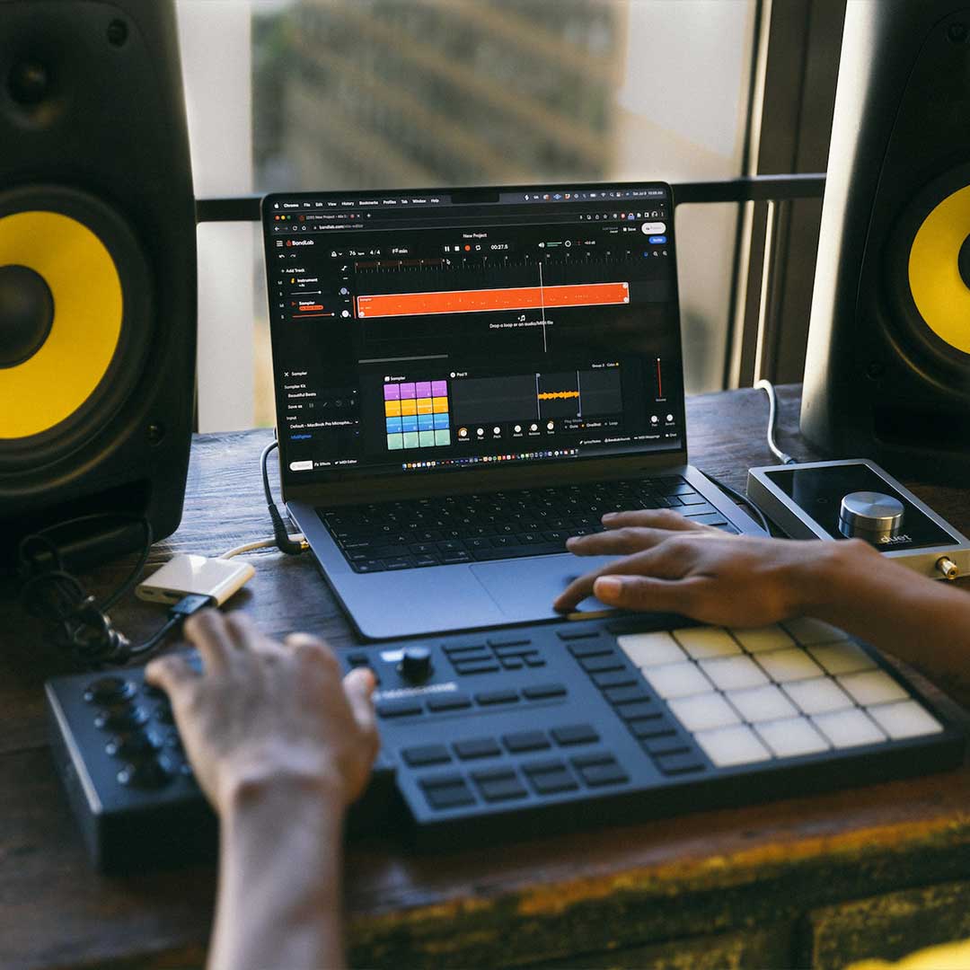 Pelatihan Mengaransemen Lagu untuk Angklung Picture