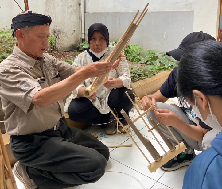 Workshop Angklung Centre 101 : Membuat, Menyetem, dan Memperbaiki Angklung Picture