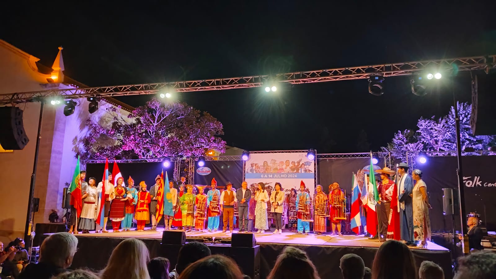 Cetak Rekor! Lewat Angklung Indonesia Jadi Satu-Satunya Negara Pembuka Gala Performance Festival Internasional di Portugal Picture
