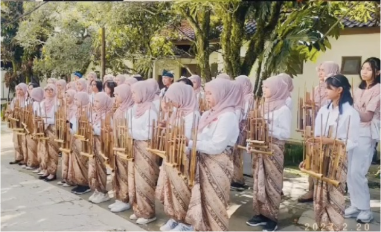 Angklung SMP Labschool UPI Cibiru