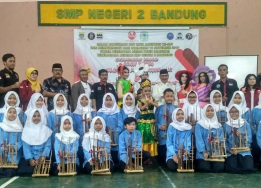 D'Amor Angklung SMPN 2 Bandung