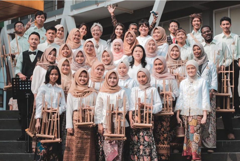 Angklung FISIB Universitas Pakuan