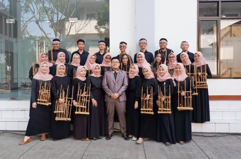 Angklung Medical Orchestra FK Unjani