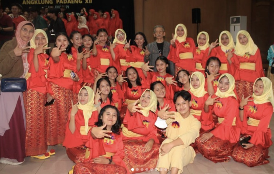 Club Musik Angklung SMPN 1 Karawang Barat